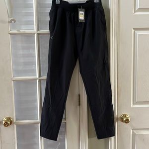 Men’s Under Armour black stretch woven pant. Brand new…never worn. Size M